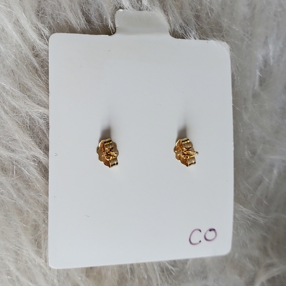 Watch Video / 14K Gold Heart Diamond Earrings / December Born. - Picture 5 of 16